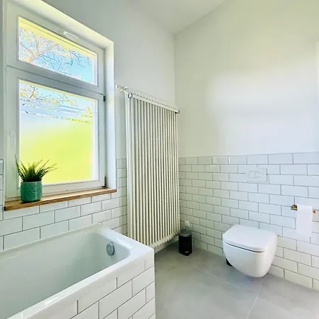 Luxusapartment Im Dichterviertel *garten*parkplatz*wifi*